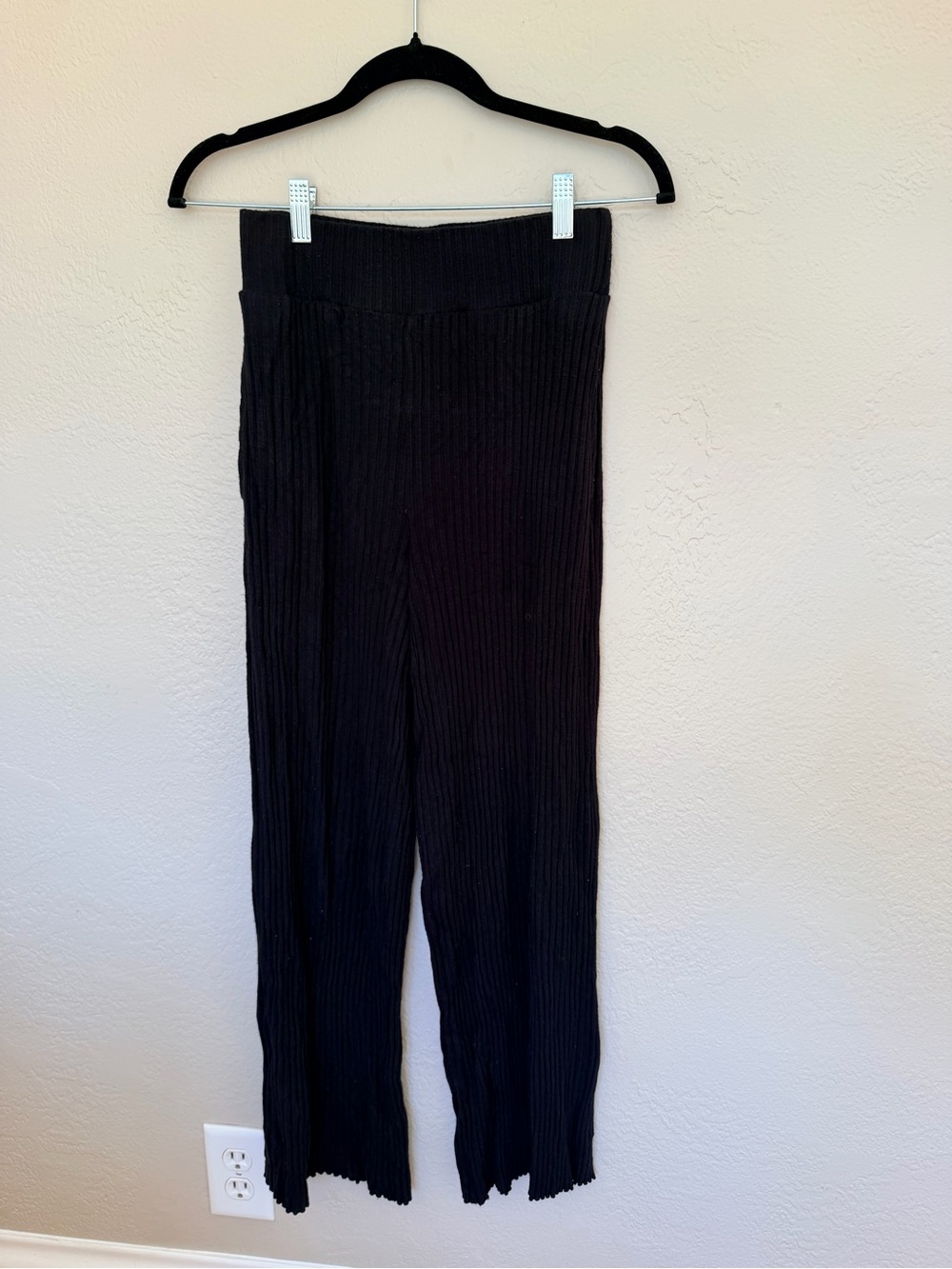 Women’s Black Ribbed Knit Leggings with Comfortable Waistband